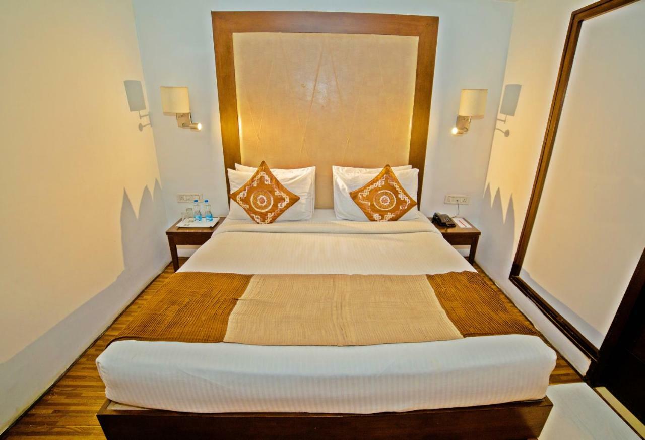 Hotel Clarks Collection Бхавнагар Екстериор снимка